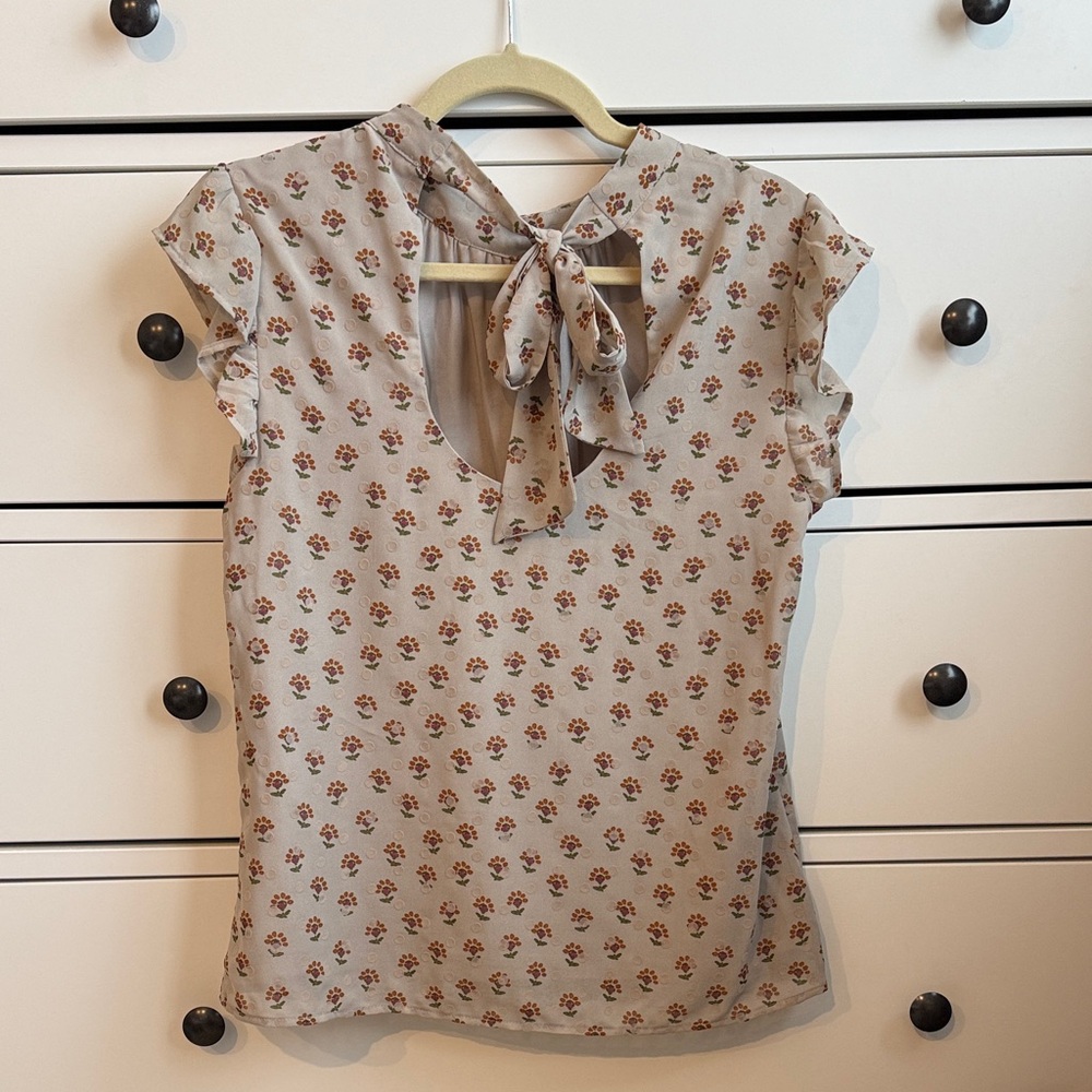 Floral Ruffle Sleeve Top - Picture 2 of 2